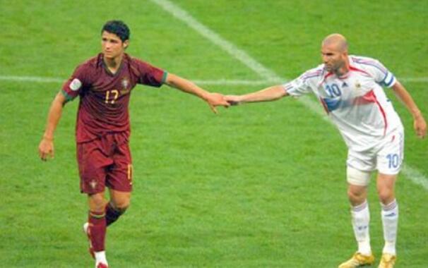 【世界杯战术板】边锋到中锋 C罗离球王只差一