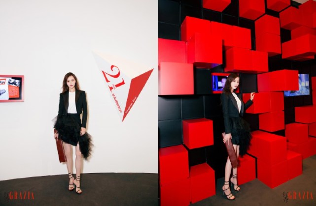 唐嫣出席活动秀出麻杆腿脚踩奇葩高跟鞋,网友