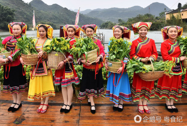 清遠(yuǎn)服裝怪異女子用菜心密挑戰(zhàn)維密