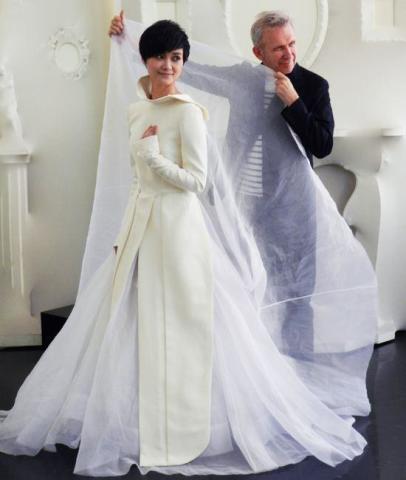 短头发穿婚纱_鞠婧祎穿婚纱的照片