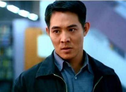 承诺死后捐出100亿的李连杰自谦：我不算富人，顶多算中产