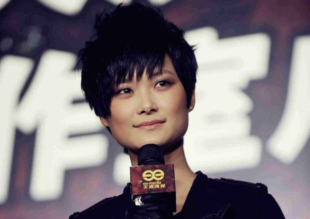 李宇春的成功不是必然，带伤鼓励队员惹粉丝心疼
