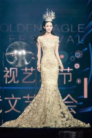 张雨绮穿鱼尾裙太惊艳了 鬼马的赵丽颖穿上鱼