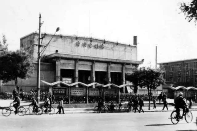 越少,卖认针机也失去了市场 (1965)年北山煤矿绞车安装建设施工留念