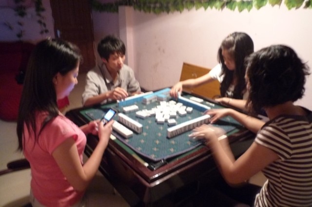 锄禾<em>日</em>当午,妈妈真辛苦。上午打麻将,下午斗地