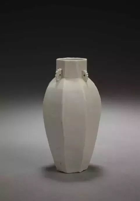 北宋定窑白釉瓷的历史发展与鉴别方法