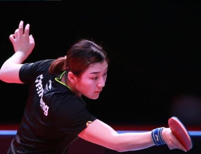 陈梦4-0朱雨玲 职业生涯首获总决赛女单冠军