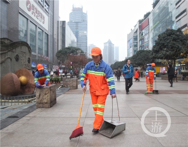 北滨路公厕像个“家” 空调电视冰箱微波炉全都有
