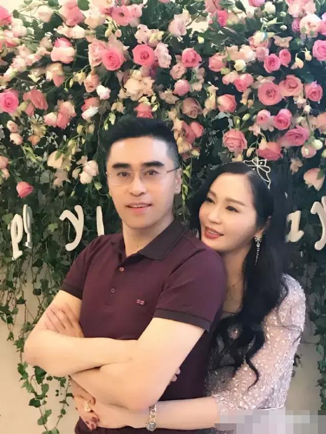 还记得《好声音》里那英力保的富二代吗？她现在整得完全认不出了 - 10