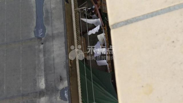 嘉兴火车站附近一男子面朝下死亡 警方调查中