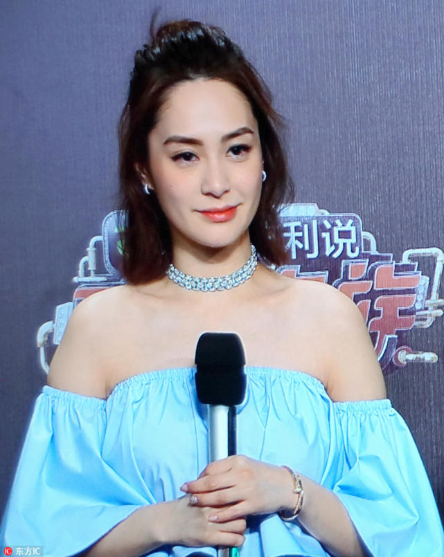 阿娇的脸怎么僵成这样了 颜值彻底崩了！跟阿Sa站一起都没法做表情 - 5