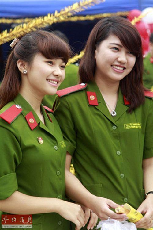 越南女兵清秀妩媚又可爱