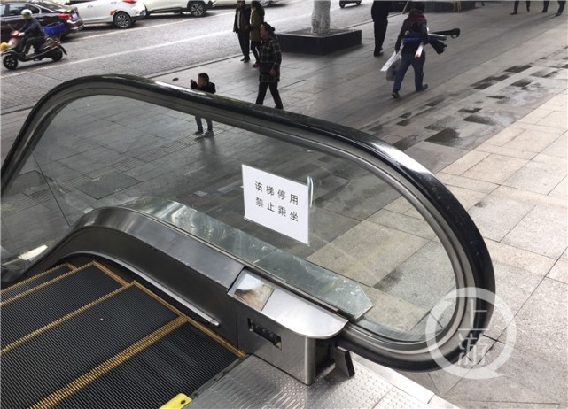 重庆惊现“迷你电梯” 只有八步梯坎
