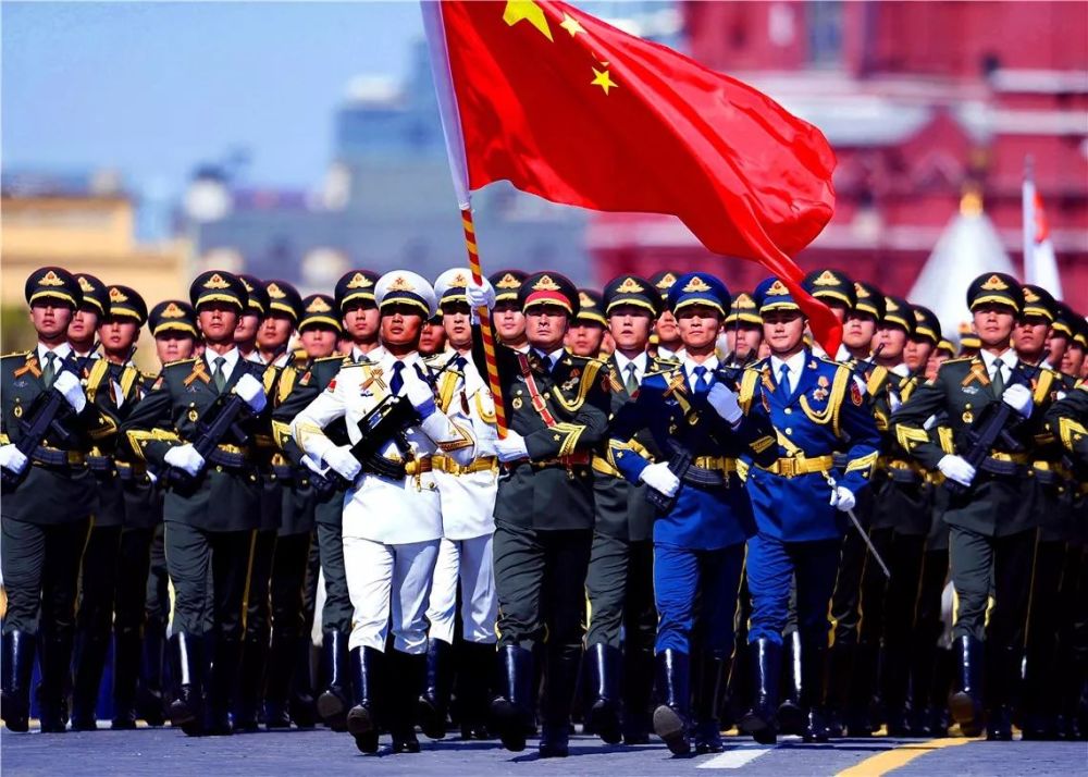 图为中国三军仪仗队此前亮相莫斯科红场