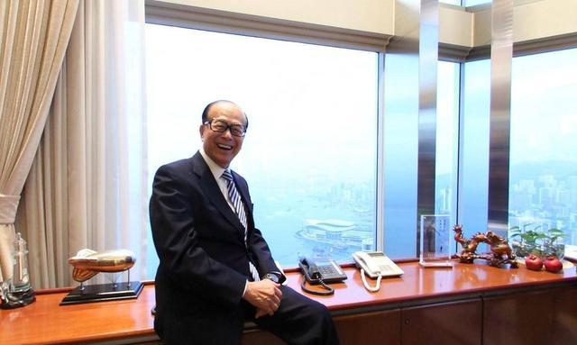 李嘉誠今年瘋狂拋售757億房產，從澳門賭王前女婿處掙8億