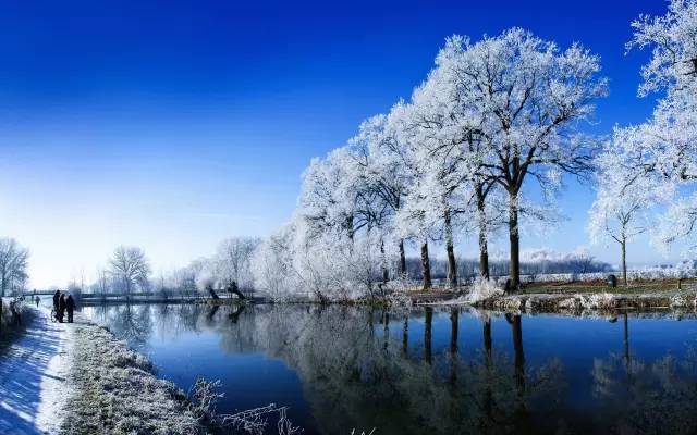 良辰美景,静谧时;冰天雪地,霜满天