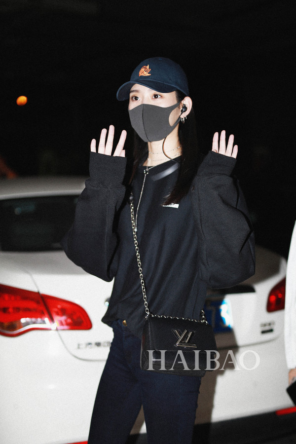 奚梦瑶忘本后,连穿衣都越来越累赘了?