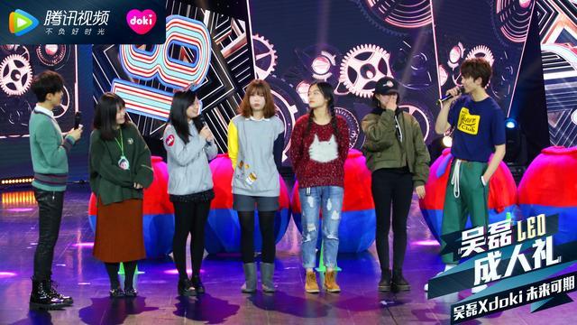 吴磊18岁成人礼与胡歌隔空对话 妈妈的信催泪感人