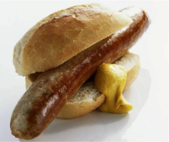 德国香肠品类很多,我最喜欢烤碎肉香肠(bratwurst),配上新鲜小面包