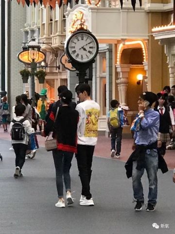 张翰娜扎分手了，还被爆料连定好的婚纱都退了？