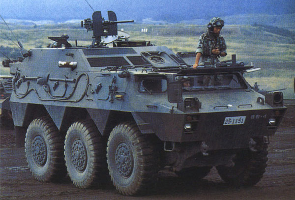 装甲车是陆军的腿,中国和日本谁比谁强?