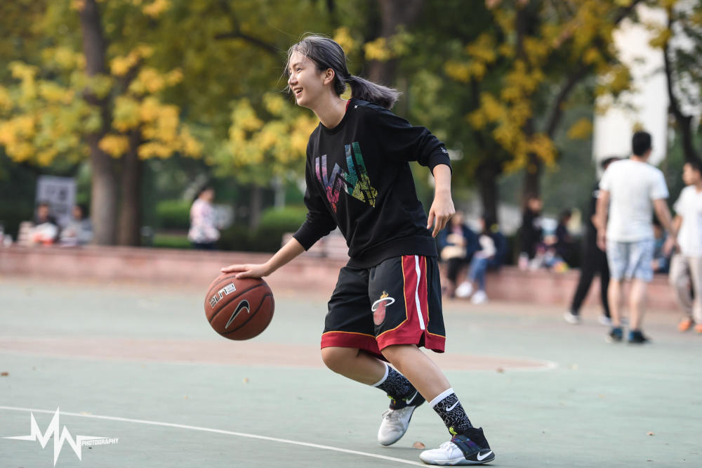 打篮球的女孩不仅是你心中的晴子她们的梦想你也要懂