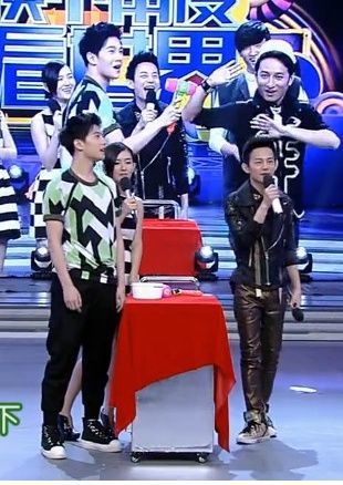 杨洋的鞋如谜一般!杨洋真实身高 到底有几双增