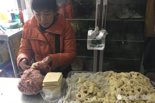 残疾大姐开面馆 靠两根手指包抄手买3套房