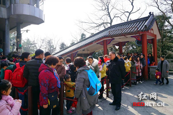 2018年元旦假期南岳旅游市场红火开门