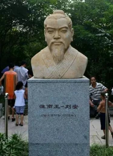 善司唐相魏征,罚恶司圣君钟馗,察查司宋朝陆之道,阴律司掌生死簿崔珏