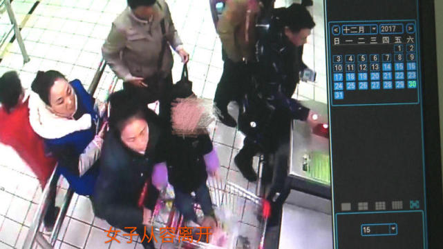 女子超市购物弄丢钱包 监控记录被人顺走过程