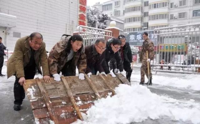 南阳发布通告 城区各沿街单位、门店需清理门