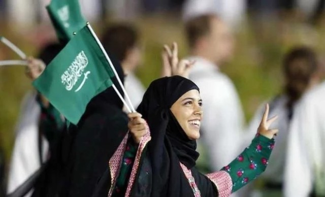 沙特妇女下周可以踢足球了 女性禁止踢球将成