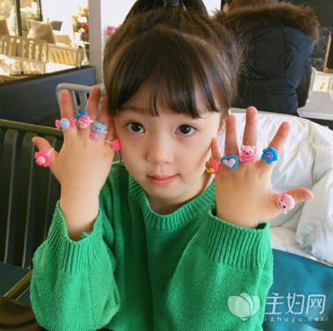 小女孩短发怎么扎简单好看 宝宝扎头发的方法