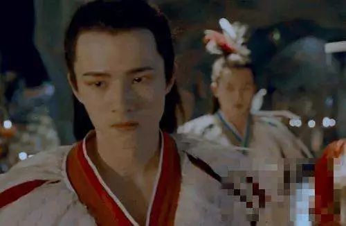 那个一眼难忘的白鹤少年