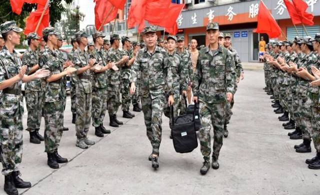 为什么现在越来越多的北京大学生去当兵了?真相说出来
