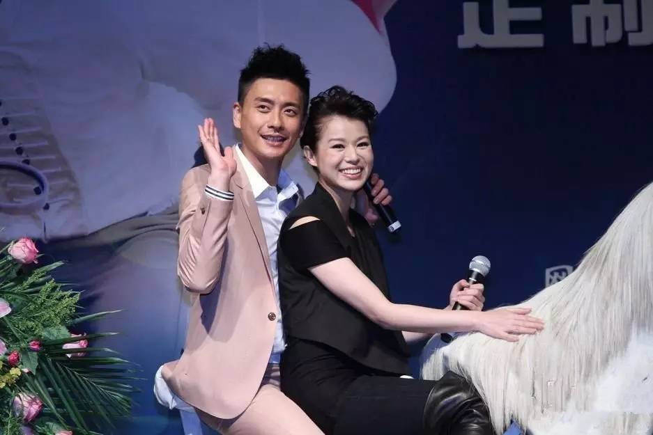 甩了相爱8年的黄宗泽，嫁给大叔环游世界，不漂亮的胡杏儿活出了最美人生！(图14)