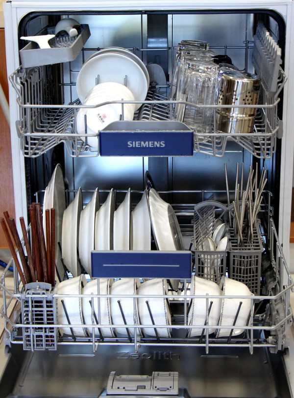 西门子洗碗机评测:把放了两个星期的大锅洗得像镜子