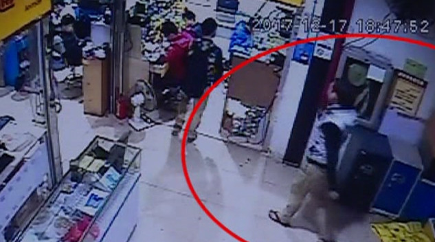 羅湖一外賣哥有“雙重身份” 白天送餐晚上當(dāng)扒手