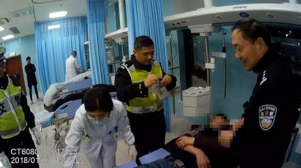 杭州男子坚持要酒驾 父亲报警请警察来抓儿子