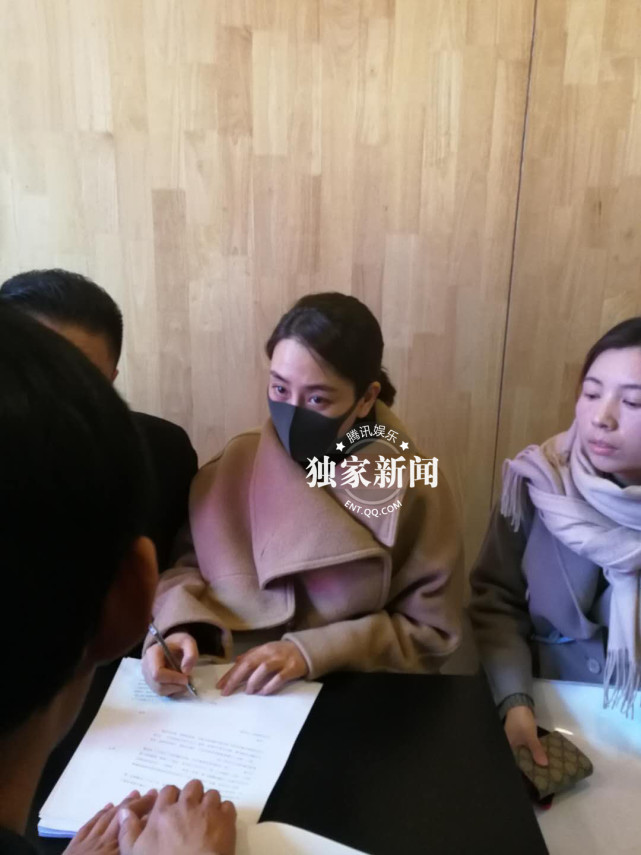 黄奕前夫爆料马苏拉皮条卖淫，马苏亲赴法院告他诽谤，表情严肃！ - 7