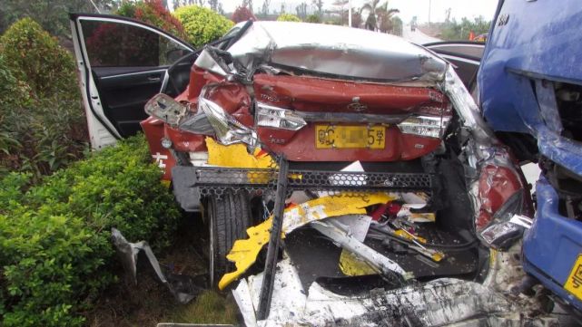 珠海女子練科目三被大車(chē)撞扁 斷7根肋骨