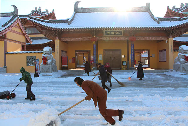 雪后的烟台峆垆寺:好一个东方佛国,净琉璃世界