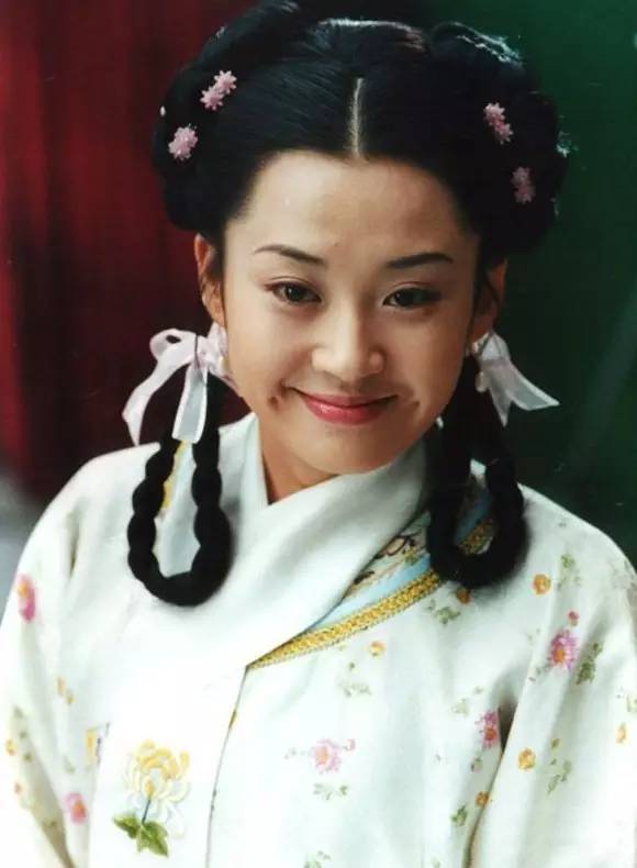 拍摄电视剧《皇城根》,两人互生情愫公开恋情,被人们称为"金童玉女"