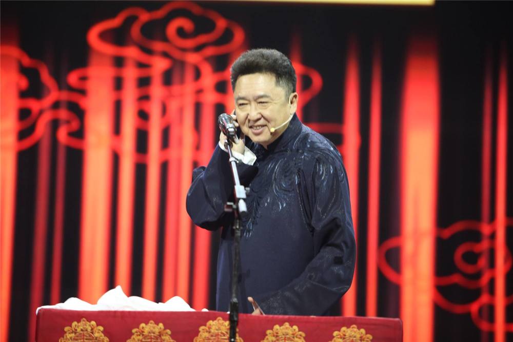于谦老师,一个十几年来和搭档郭德纲火遍全国的相声演员",他是一个