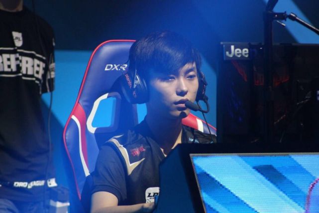 冲破束缚重新来过 前EDG上单童扬和他剪不断