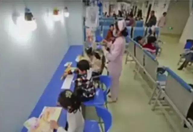 心疼!孩子得了流感进医院打吊瓶,还是躲不过写