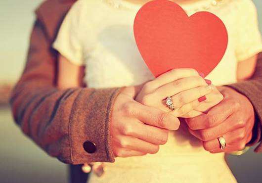 互联网平台售鹿晗恋爱险 保监会:伪保险产品