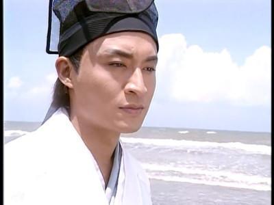 电影版《倚天屠龙记》李连杰版张无忌,李连杰的形象应该比较符合