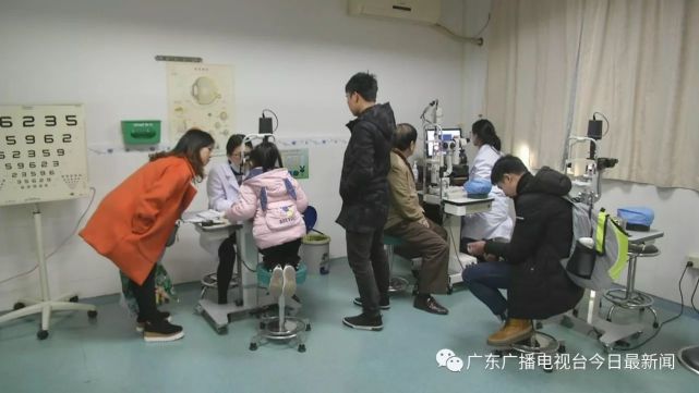广州16岁少年滴了一年眼药水,视力降到0.05